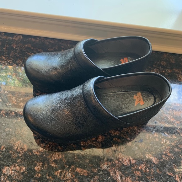 Dansko clogs - Picture 1 of 4